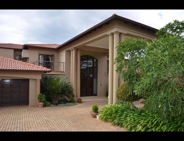 4 BEDROOM HOUSE FOR SALE IN HARTENBOS HEUWELS